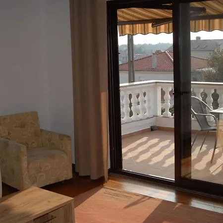 Apartment Lovely In