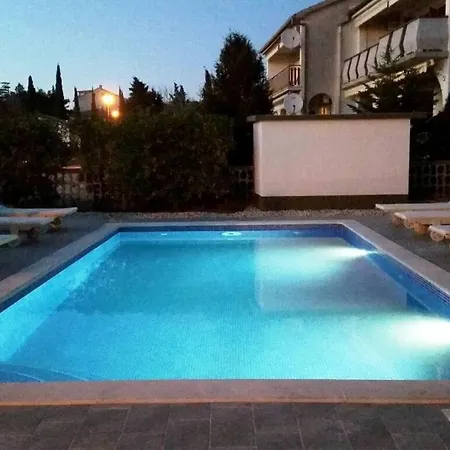 Apartment Lovely In